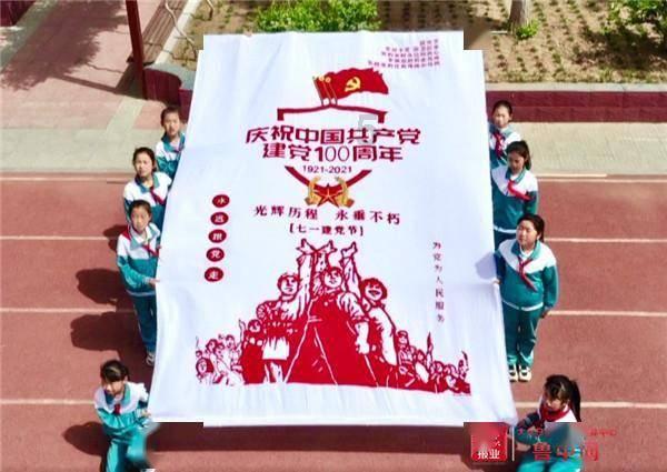 商丘市示范区一中组织新老团员瞻仰革命旧址暨举行新团员入团仪式